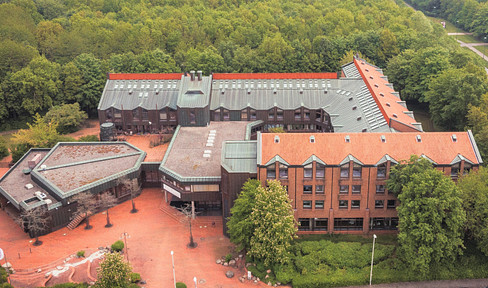 Newly furnished office space available for rent in the Kiel event center.