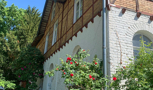 Half-timbered house with large plot in the heart of Laurensberg (near the university and university hospital)