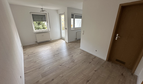 Frisch renoviert: helle 1-Zimmer Wohnung mit Loggia