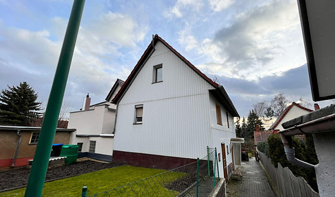 Unrenovated detached house suitable for fitters' apartments / payment by installments possible