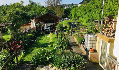 Traumhafte 3 Zimmer Wohnung mit großem Balkon u 2 Bädern, Garten in Schmitten Brombach