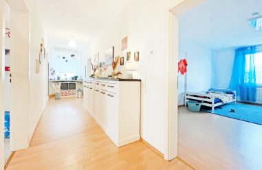 Suitable for shared flat ! Spacious and optimally designed 5 room apartment in the heart of Weitmar-Mitte