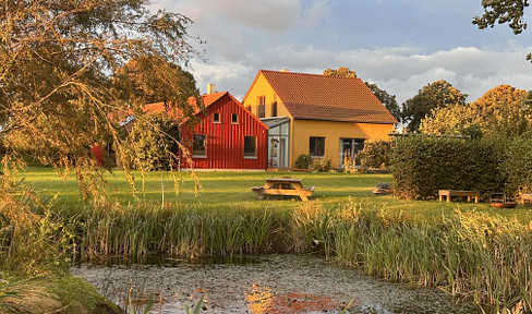 Traumhaftes Architektenhaus mit zwei Schwedenhäusern