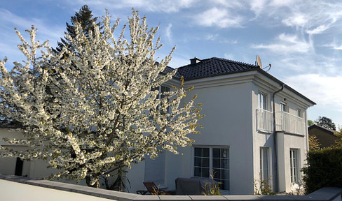 Großzügige Stadtvilla mit Einliegerwohnung/Büro in Peine