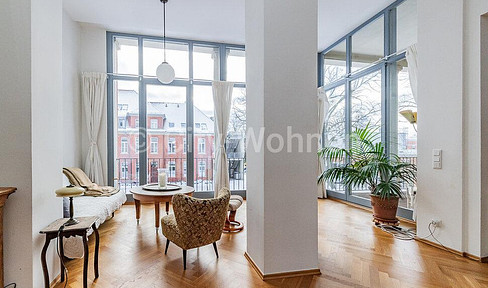 Temporary: Bright 4-room apartment with sauna, herringbone parquet flooring, high ceilings