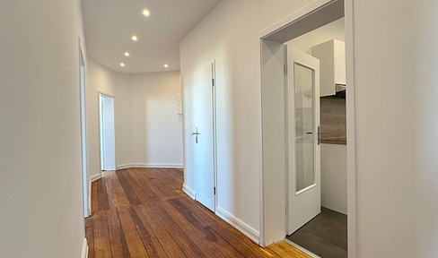 Beautiful 4-room apartment in an old building, freshly renovated!