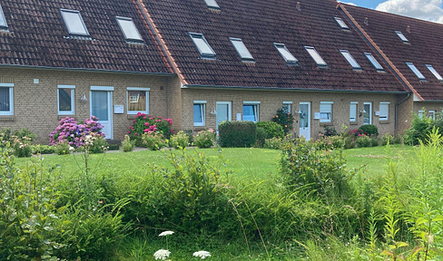 Well-maintained terraced house for rent in a quiet location.