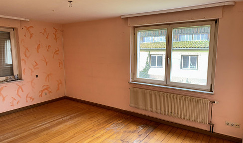 3-Zimmer-Wohnung (ca. 63 m2) zum selbst renovieren in ruhiger Wohnlage von Lichtenau!