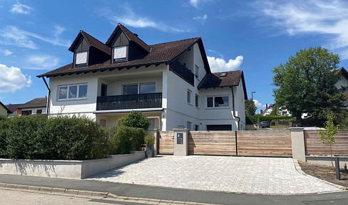 The versatile 3-family dream home with building reserve - prime location in Hersbruck - unobstructed distant views