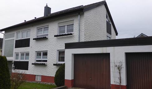 2-family house with double garage in a quiet location