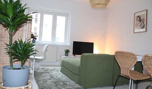 Lovingly furnished old building in Prenzlauer Berg (bright & cozy)