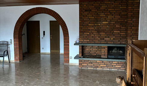 Large apartment with fireplace in a quiet location