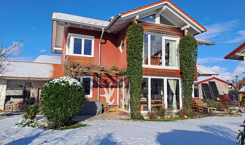 Modernes und liebevolles EFH mit Bergblick, großem Garten, Sauna und Werkstätten