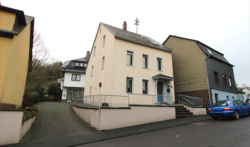 High-yield 6-room detached house in Idar-Oberstein OT Algenrodt