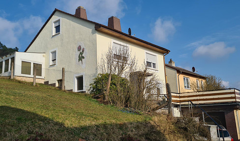 Idyllic, quietly situated house near the edge of the forest