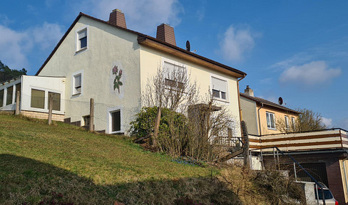 Idyllic, quietly situated house near the edge of the forest