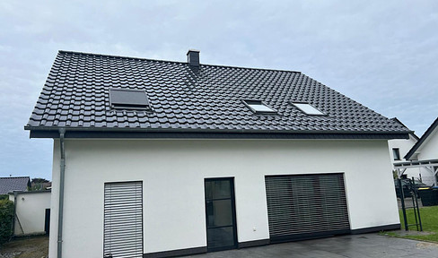 Modernes KfW 55-Haus mit Einliegerwohnung und exklusiven Extras in zentraler Lage von Leopoldshöhe