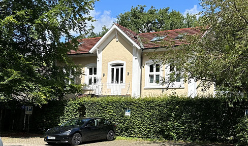 Wilhelminian style house on historic farmhouse in beautiful surroundings in Alt-Osdorf