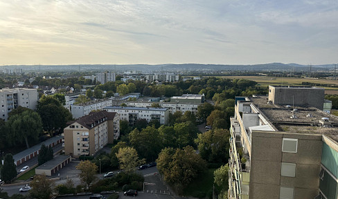 Helle 3,5 Zimmer Wohnung mit Westbalkon