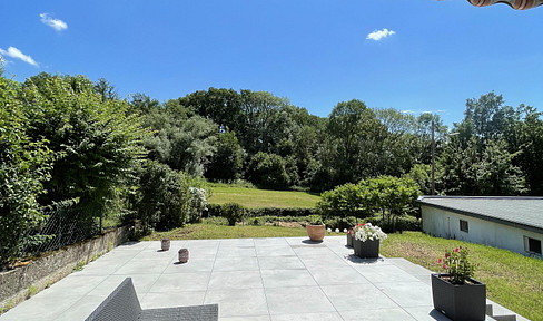 Terraced corner house with undeveloped view into the green (Idyllic)