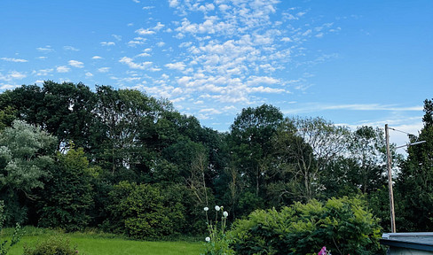 Terraced corner house with undeveloped view into the green (Idyllic)