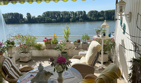 Exclusive Rhine view 4-room apartment with large balcony and underground parking space