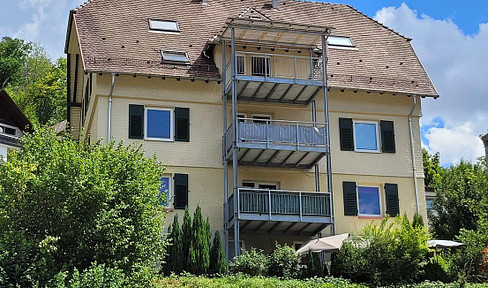 Sanierter Altbau - 2 Etagen 170m². Jede Etage hat Einbauküche / Bad / Parkplatz