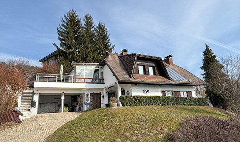 Exclusive luxury villa in a sunny location with views of Lake Wörthersee