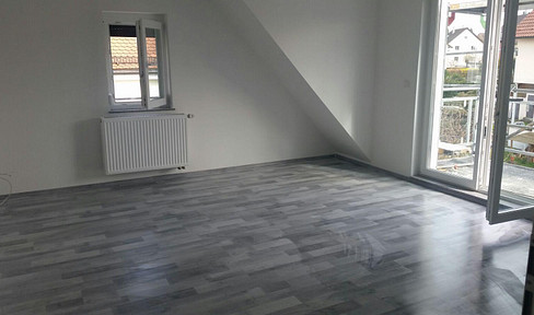 schöne 3,5 Zimmer DG Wohnung mit Einbauküche, Balkon, Keller und Stellplatz