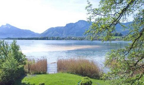 Mondsee Badeplatz mit Parkplatz und Sanitäreinrichtung