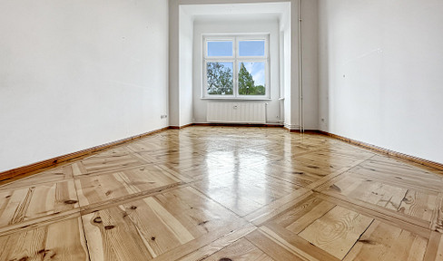 Ready-to-occupy 3.5-room apartment opposite Weißer See, 2 balconies, stucco, rare wooden floors