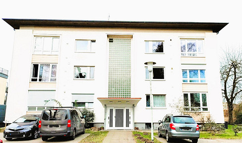 !!! PURCHASE PRICE REDUCTION !!! Commission-free, 4 room apartment with balcony and 2 parking spaces