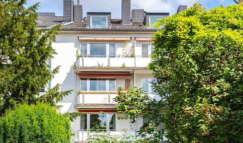 Bright, quiet one-bedroom apartment with a garden view, located on a high floor – available from September 1st.