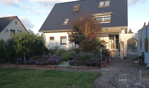 Attraktives Zweifamilienhaus mit Modernisierungen und großem Grundstück