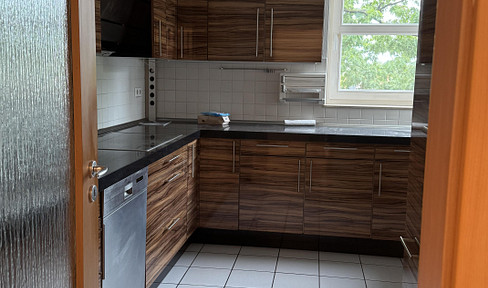 Modern 4-room apartment with two bathrooms and underground parking space