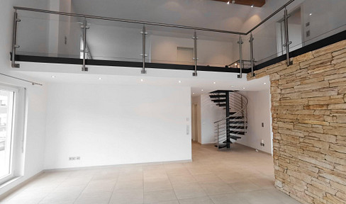 Bright, large 3.5 room penthouse apartment (+ 1 open gallery) + walk-in closet