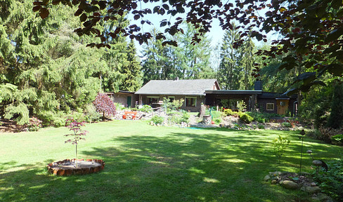 EFH im Grünen mit großem Garten _ ---- R E S E R V I E R T ----