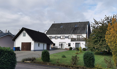 Zweifamilienhaus mit Ferienhaus und zus. Grundstück, neue Wärmepumpe und PV-Anlage - Provisionsfrei