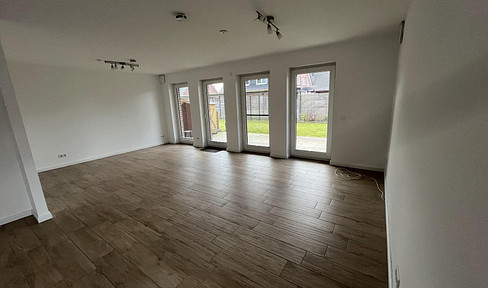 Moderne 2,5-Zimmerwohnung mit Garten und PKW-Stellplatz