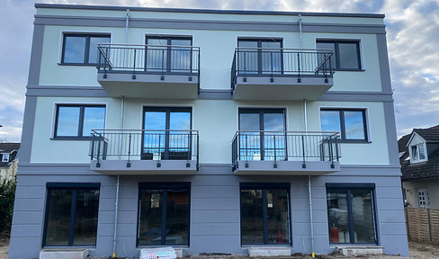 New build first occupancy: Stylish 3-room apartment with upscale interior and exclusive lake view!