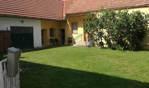 Baugründe, Obstgärten und idyllisches Einfamilienhaus