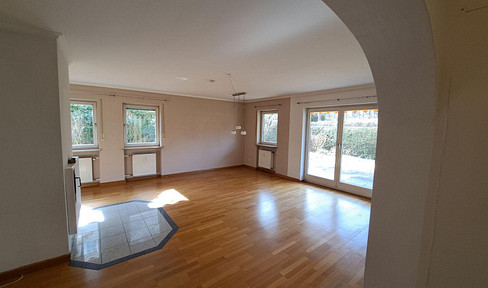 Living comfort in Solln. Your home with your own garden. 3-room, 2 terraces, 1 parking space