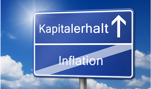 CAPITAL INVESTMENT IN 1A-LOCATION: MFH with 7 apartments + 4 commercial spaces + 9 parking spaces + NO PROVISION