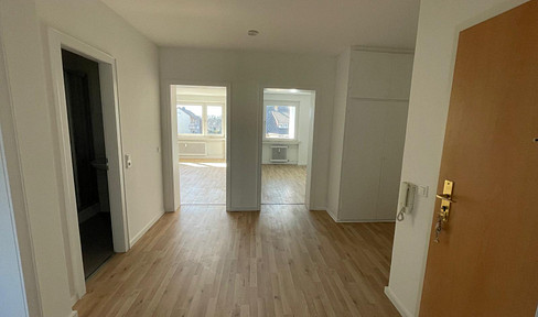 Wunderschöne frisch renovierte 3-Zimmer-Wohnung mit Balkon in zentraler Lage