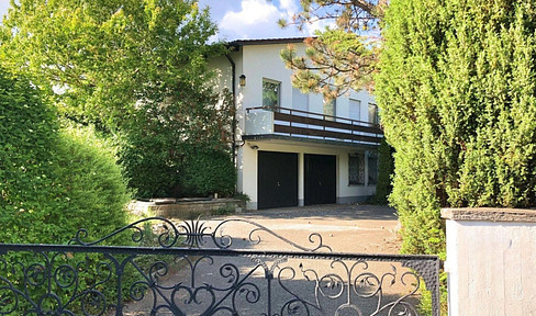 Exclusive villa in Ansbach in a prime residential location with unobstructed and unique views