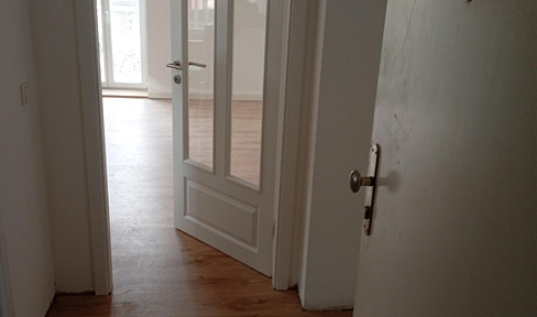 FIRST MOVING IN: Freshly renovated, bright, cozy 1 room apartment directly on the Wertach