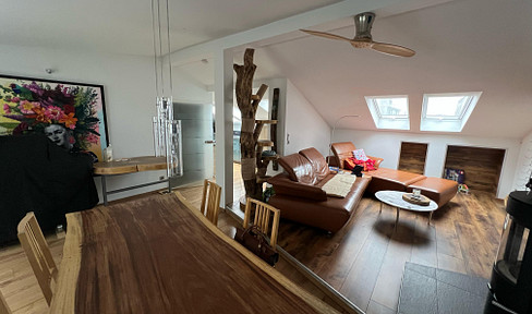 Stylish living on the top floor with a view over the old town near the S-Bahn/ICE station