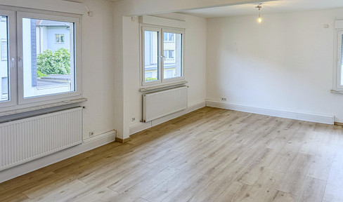 Modern 2.5-room apartment with fitted kitchen in Altenbochum