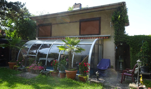 EFH on the canal with private water access, conservatory, sauna - from private owner
