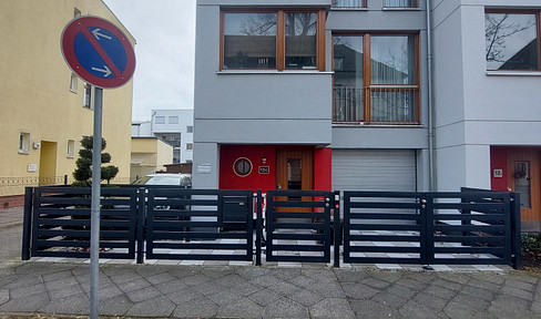Architect's corner terraced house with plenty of space for the whole family in a TOP LOCATION
